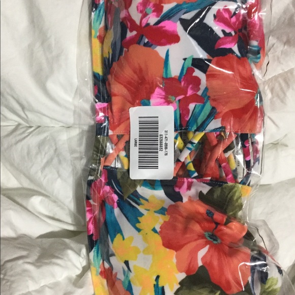 Hollister Swim top and extra cheeky bottoms size L - Picture 5 of 8